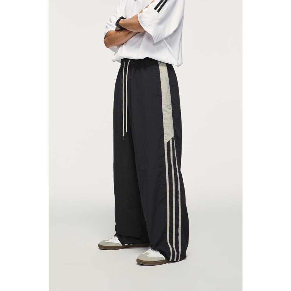 Trendy Black Y2K Baggy Pants - Unisex Elastic Waist Joggers for Casual Wear - Picture 3 of 7